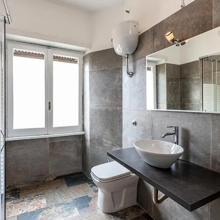 Policlinico Tiburtina Con Balcone Panoramico E Bagno Privato Accommodatie bij particulieren